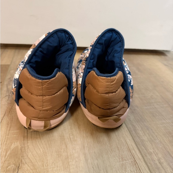 The North Face Thermoball Traction Booties women’s Size 7 - Picture 3 of 8